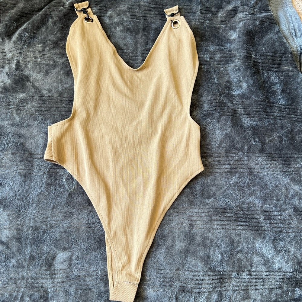 One piece - Picture 2 of 3